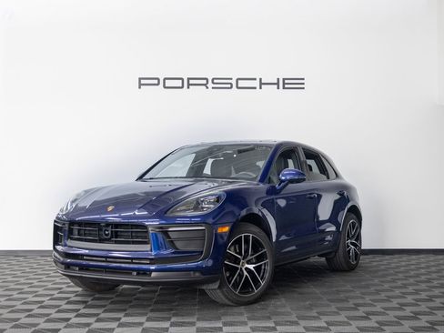Certified 2025 Porsche Macan AWD/4WD image 1