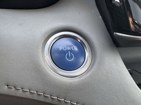 Certified 2021 Toyota Highlander XLE image 38