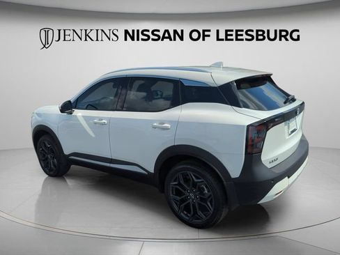 Certified 2025 Nissan Kicks SR FWD image 9