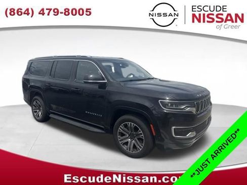 Used 2024 Jeep Wagoneer L Series II w/ Flexible Seating Group RWD image 1