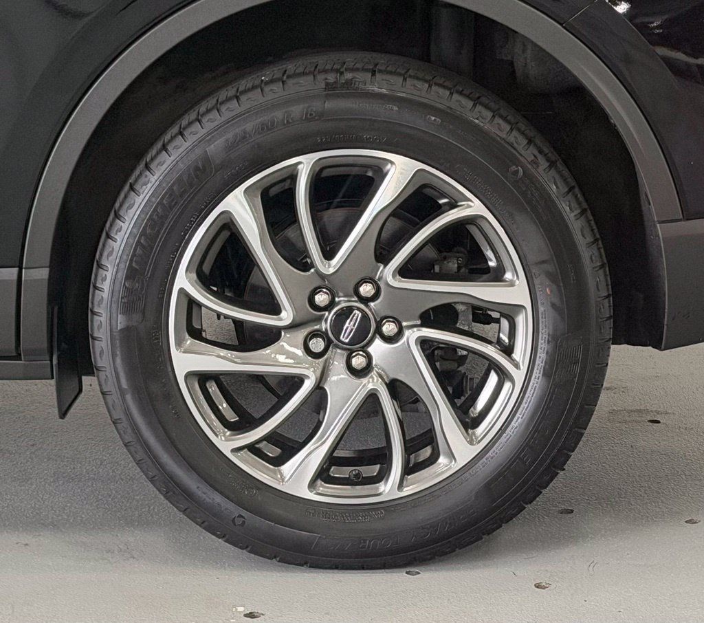 Used 2022 Lincoln Corsair AWD w/ Equipment Group 101A image 8