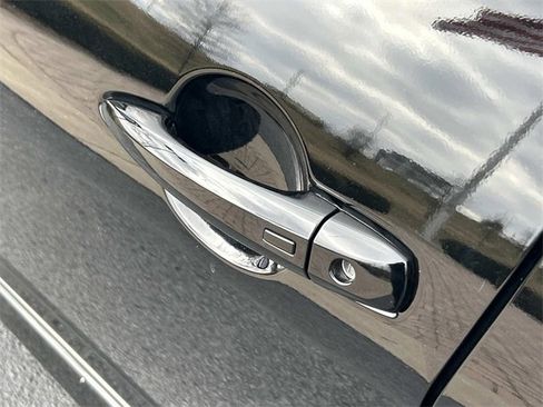 Used 2025 Nissan Sentra SR w/ SR Premium Package image 13