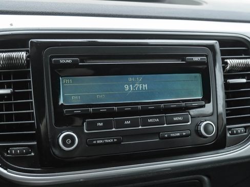 Used 2013 Volkswagen Beetle 2.5 image 22