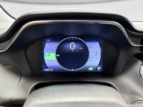Used 2023 Chevrolet Bolt EUV LT w/ Convenience Package FWD image 9