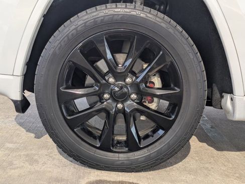 Used 2018 Jeep Grand Cherokee Altitude AWD/4WD image 24