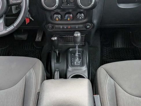 Used 2018 Jeep Wrangler Unlimited Sahara w/ Connectivity Group AWD/4WD image 17