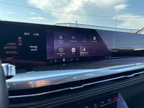 Used 2025 Cadillac Escalade ESV V AWD/4WD image 37