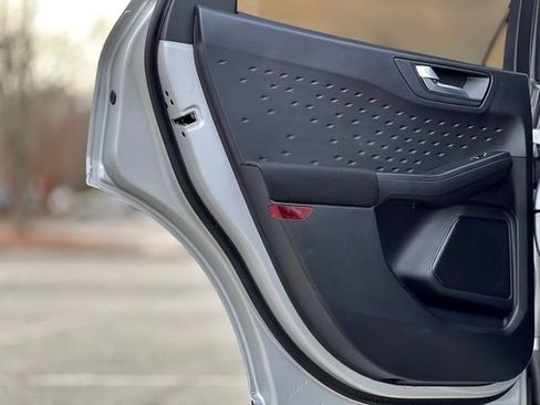 Used 2020 Ford Escape SE image 15