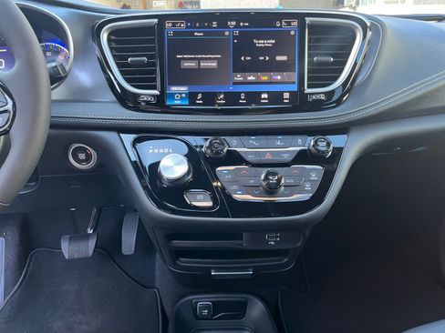 New 2026 Chrysler Pacifica Select w/ S Appearance Package AWD/4WD image 22