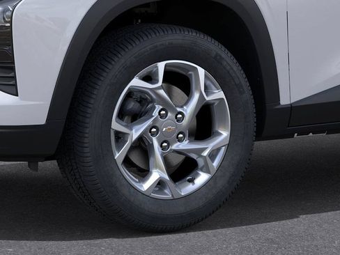 Used 2025 Chevrolet Trax LS w/ LS Convenience Package FWD image 9