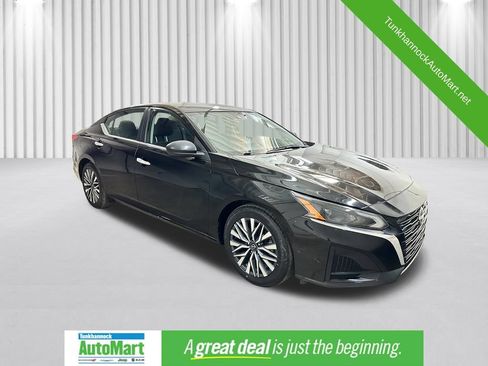 Used 2024 Nissan Altima 2.5 SV FWD image 1