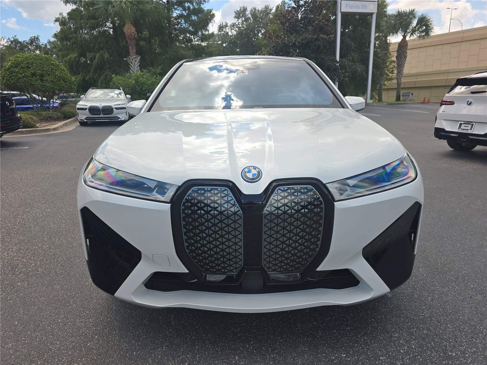 Used 2023 BMW iX xDrive50 w/ Sport Package AWD/4WD image 2