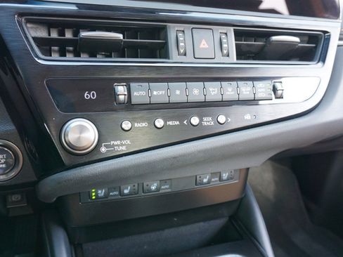 Certified 2024 Lexus ES 350 w/ Premium Package image 18