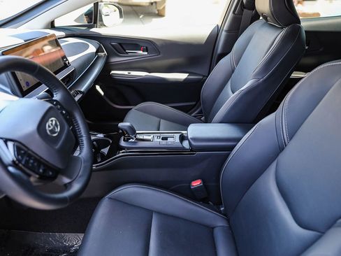 Used 2025 Toyota Prius FWD image 18