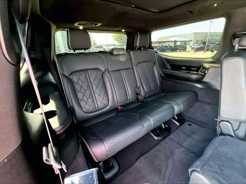 Used 2022 Jeep Grand Wagoneer Series III w/ Flexible Seating Group AWD/4WD image 35