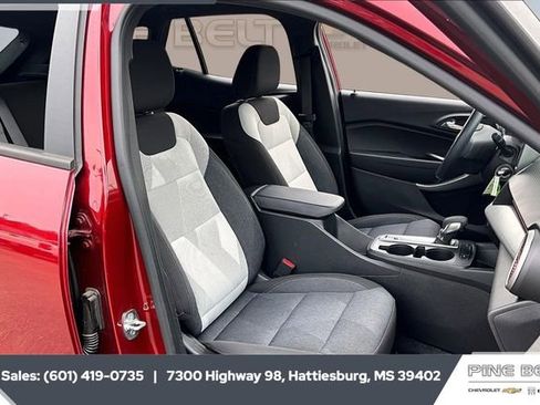 Used 2024 Chevrolet Trax RS w/ Driver Confidence Package image 6