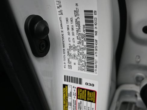 Used 2023 Toyota Tacoma TRD Off-Road AWD/4WD image 12