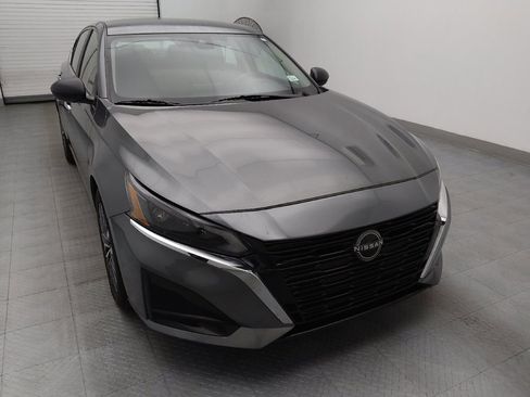 Used 2024 Nissan Altima 2.5 SV image 14