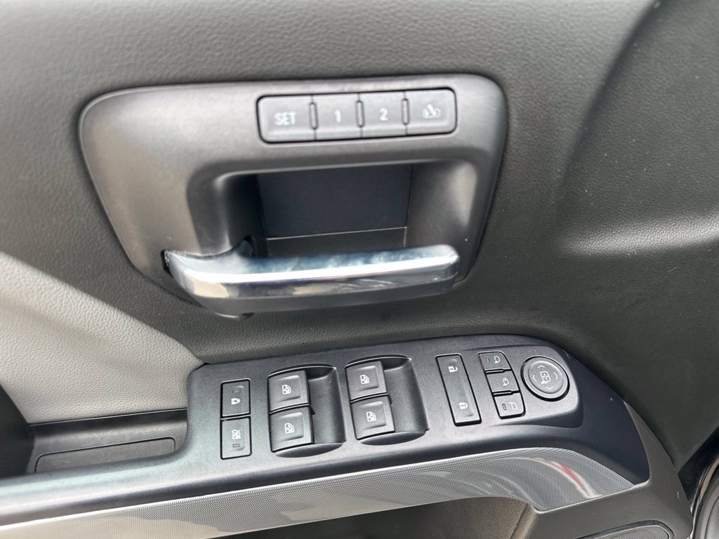 Used 2018 Chevrolet Silverado 1500 LTZ Z71 w/ LTZ Plus Package AWD/4WD image 18