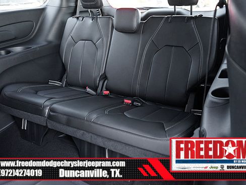 New 2025 Chrysler Voyager LX image 15