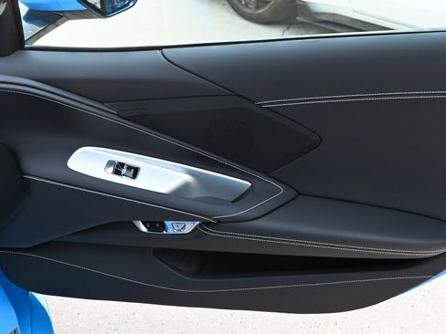 Used 2021 Chevrolet Corvette Stingray Coupe w/ Chrome Exterior Badge Package RWD image 41