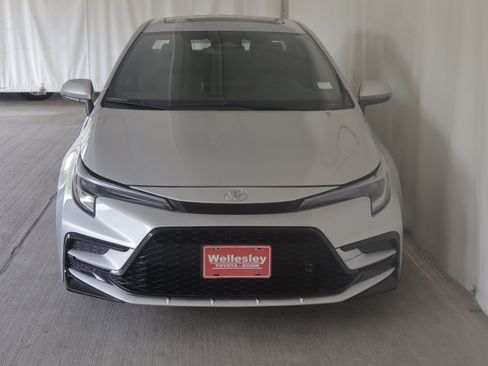 Used 2023 Toyota Corolla SE w/ SE Premium Package FWD image 4