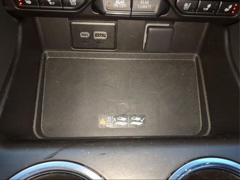 Used 2024 Chevrolet Tahoe Premier image 22