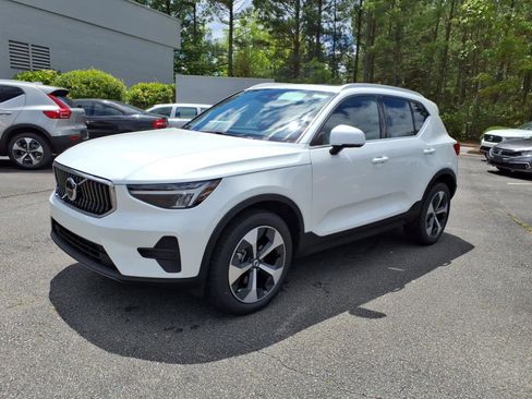 New 2025 Volvo XC40 B5 Core w/ Protection Package Premier image 9