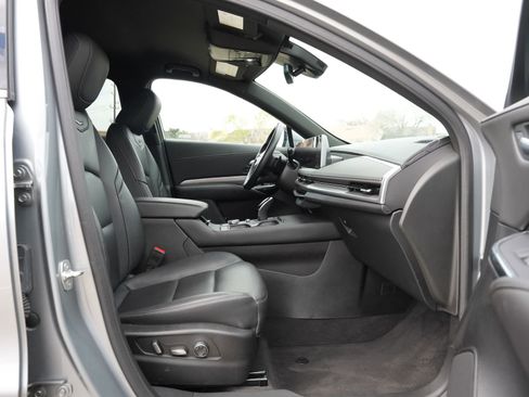 Certified 2025 Cadillac XT4 Premium Luxury image 27