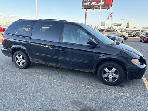 Used 2005 Dodge Grand Caravan SXT FWD image 3