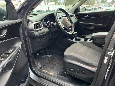 Used 2020 Kia Sorento LX w/ LX I4 Convenience Package image 9