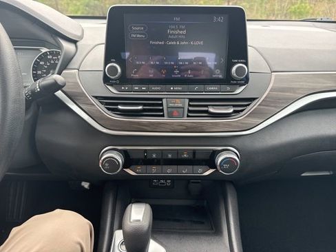 Used 2025 Nissan Altima 2.5 SV image 20