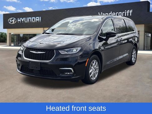 Used 2026 Chrysler Pacifica Select image 6