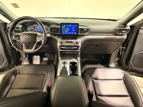 Certified 2022 Ford Explorer XLT w/ Equipment Group 202A image 21