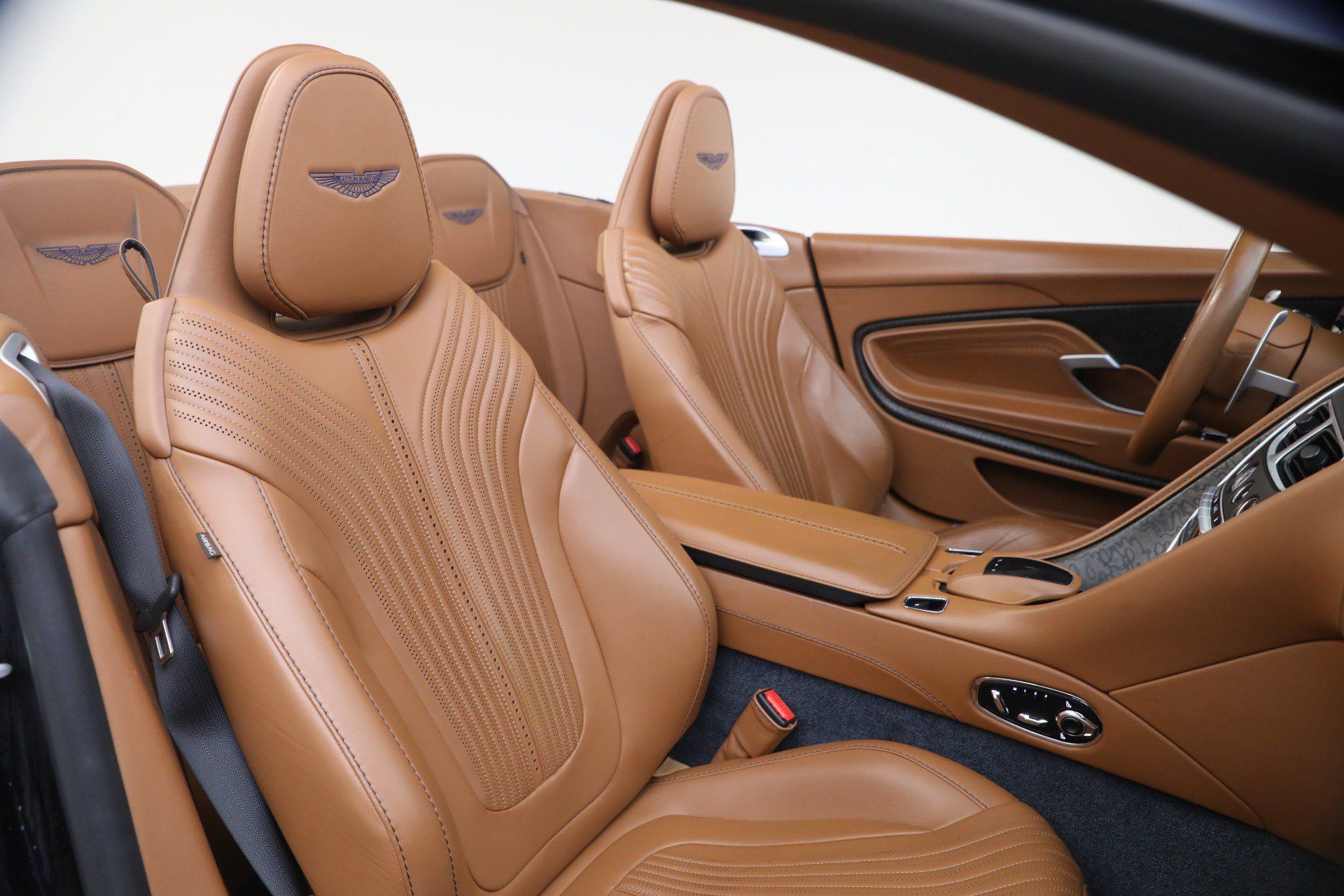Used 2019 Aston Martin DB11 Volante RWD image 36