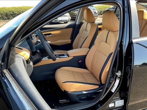 Used 2025 Nissan Sentra SV w/ SV Premium Package image 9