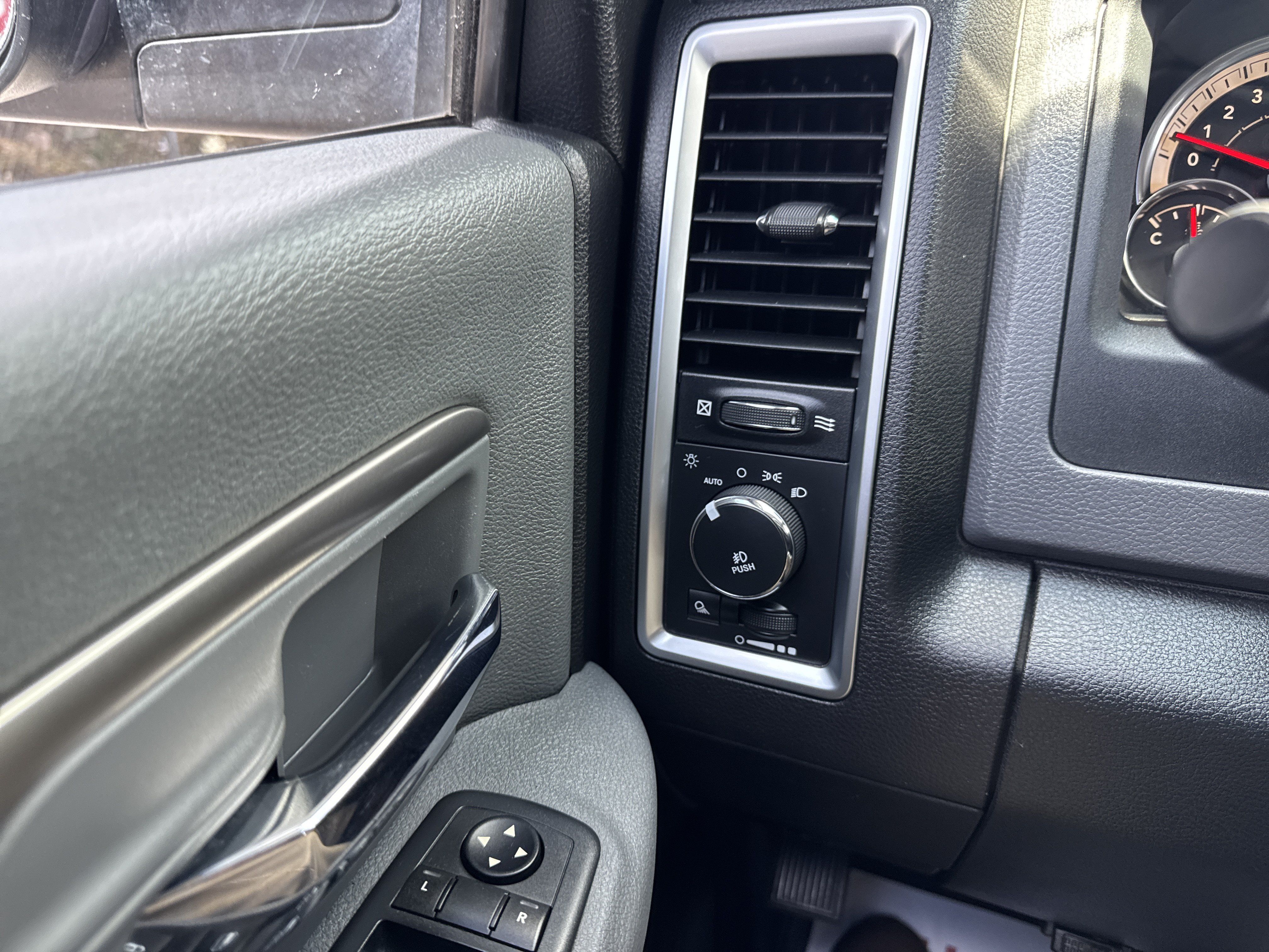 Used 2016 RAM 1500 Big Horn AWD/4WD image 38