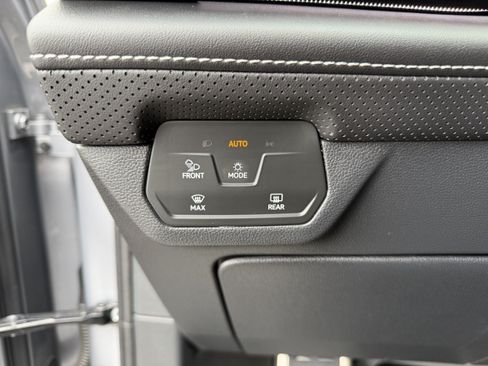 Used 2024 Volkswagen Atlas Cross Sport SEL R-Line AWD/4WD image 14