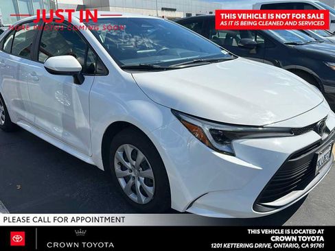 Used 2026 Toyota Corolla LE w/ Carpet Mat Package (TMS) FWD image 3