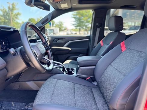 Used 2024 Chevrolet Colorado Z71 w/ Z71 Convenience Package 2 AWD/4WD image 15