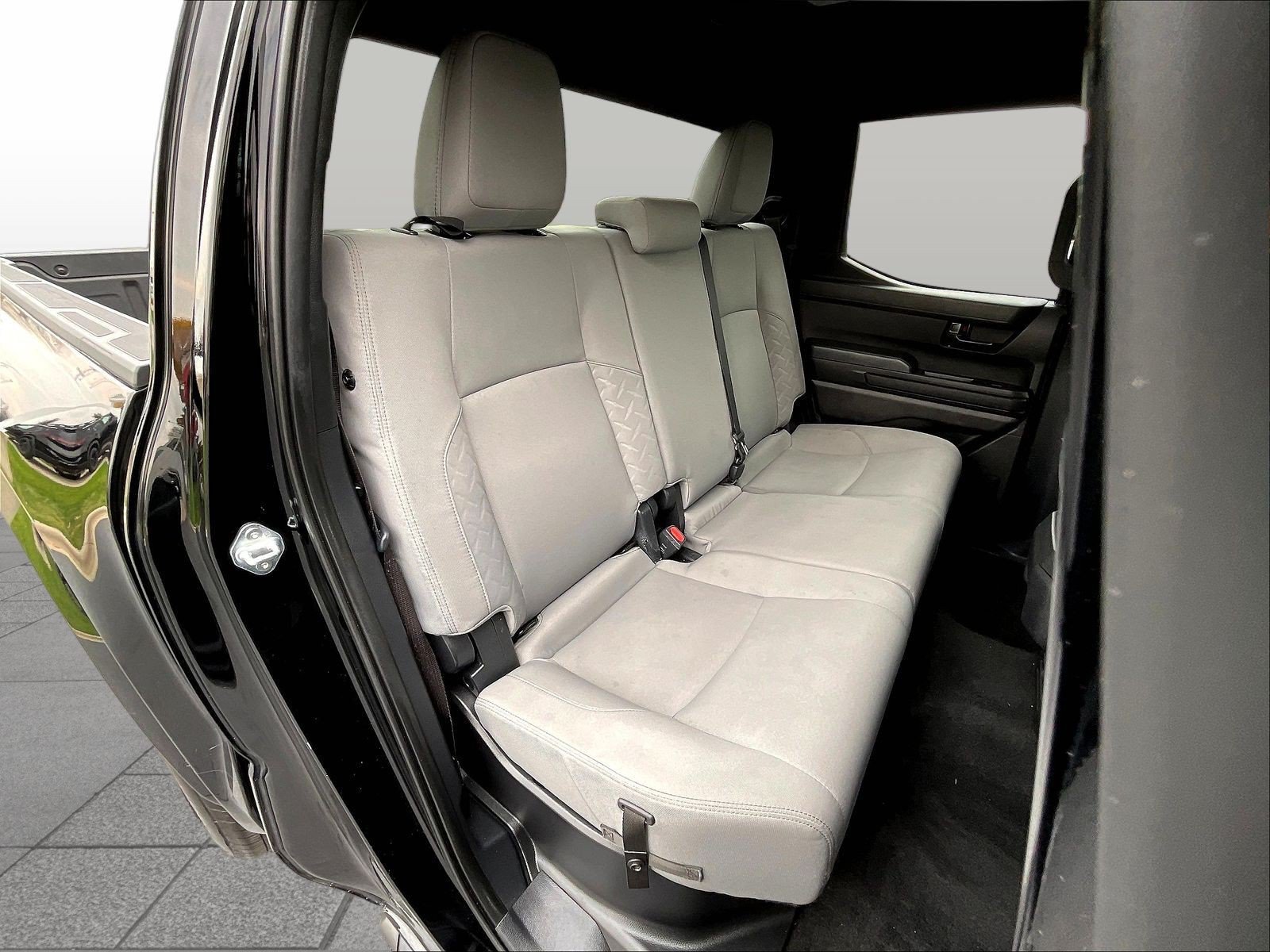 Used 2025 Toyota Tacoma SR5 AWD/4WD image 28