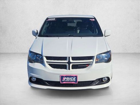Used 2019 Dodge Grand Caravan GT FWD image 2