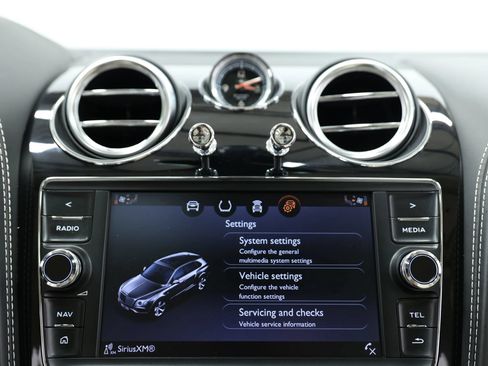 Used 2019 Bentley Bentayga AWD/4WD image 43