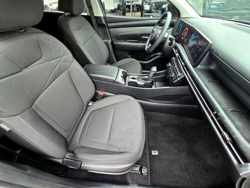 Used 2025 Hyundai Tucson SE image 19