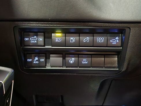 Used 2023 Toyota Tundra Platinum image 43