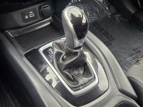 Used 2019 Nissan Rogue SV image 28