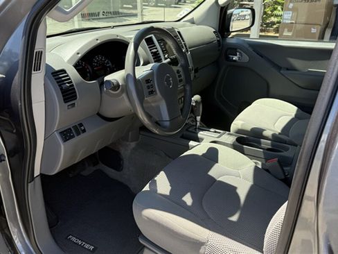 Used 2016 Nissan Frontier SV w/ SV Value Truck Package RWD image 5
