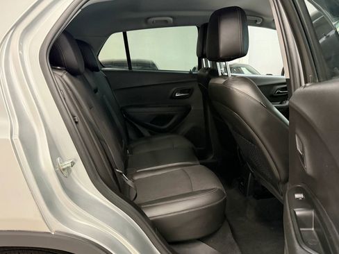 Used 2020 Chevrolet Trax LT w/ LT Convenience Package image 23