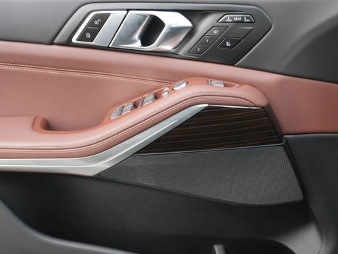 Certified 2024 BMW X7 xDrive40i w/ Climate Comfort Package image 26