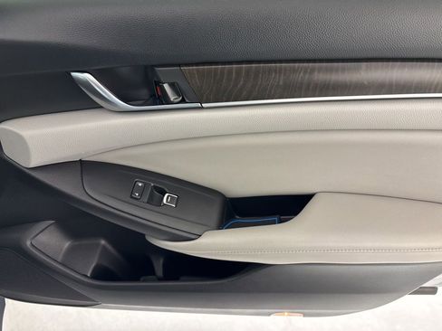 Used 2019 Honda Accord Touring image 39